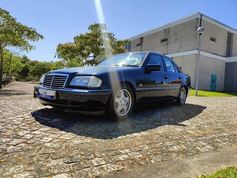 Usado Mercedes C220 Elegance 125 HP (91 kW) 1998 Azul Sedan