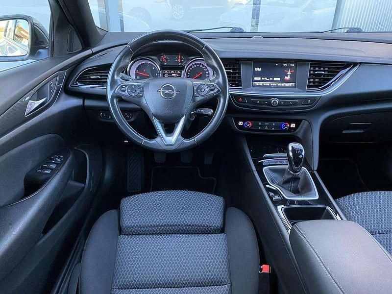 Usado Opel Insignia Business Edition 122 HP (89 kW) 2021 Branco Carrinha