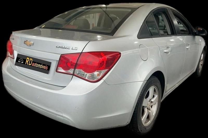Usado Chevrolet Cruze 113 HP (83 kW) 2010 Cinzento