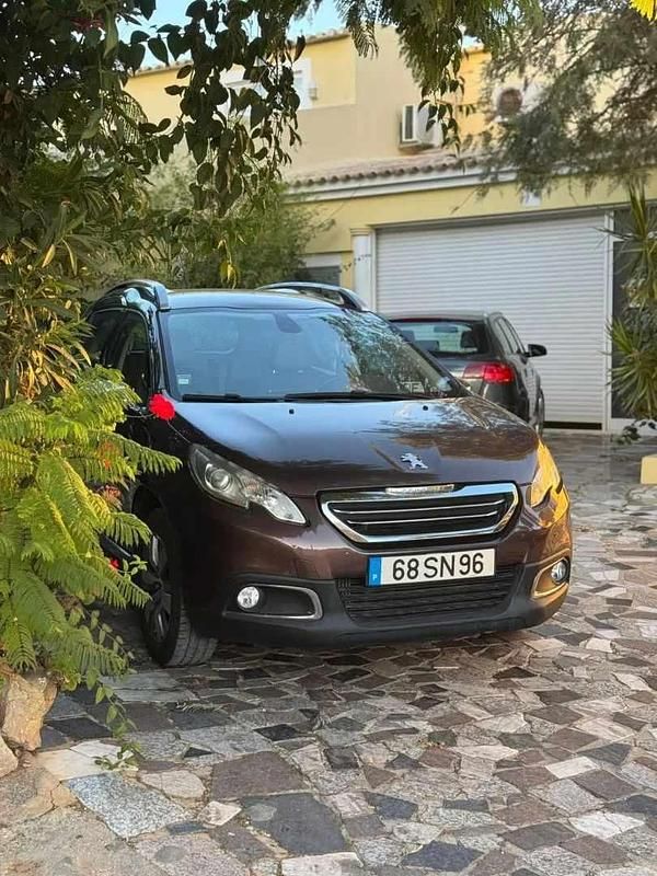 Castanho Usado 2014 Peugeot 2008 SUV | € 14.900 (Caro) - Imagem 1/4