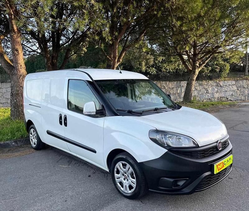 Usado Fiat Doblò 105 HP (77 kW) 2019 Branco Monovolume