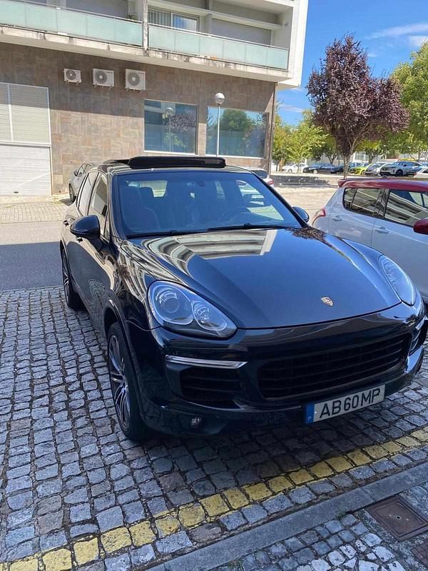 Preto Usado 2016 Porsche Cayenne S E-Hybrid SUV | € 39.900 - Imagem 1/4