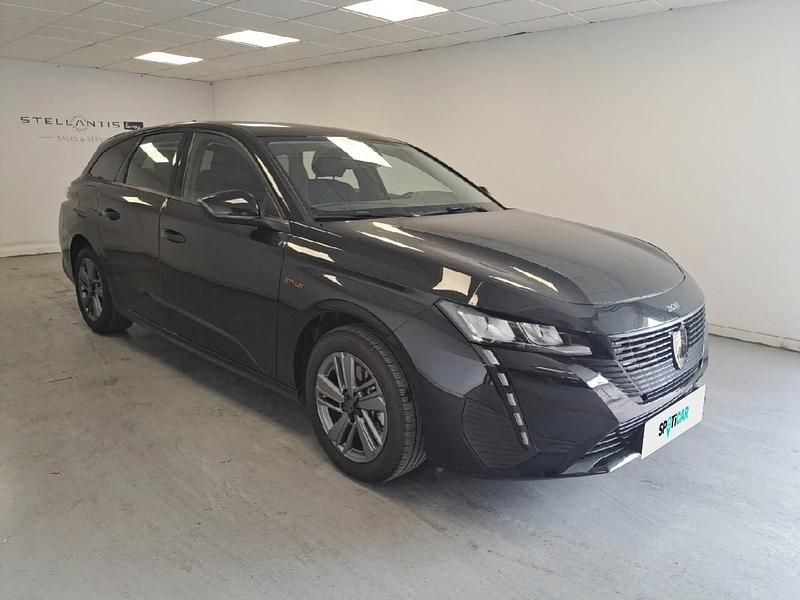 Usado Peugeot 308 SW Style 136 HP (100 kW) 2025 Preto Carrinha