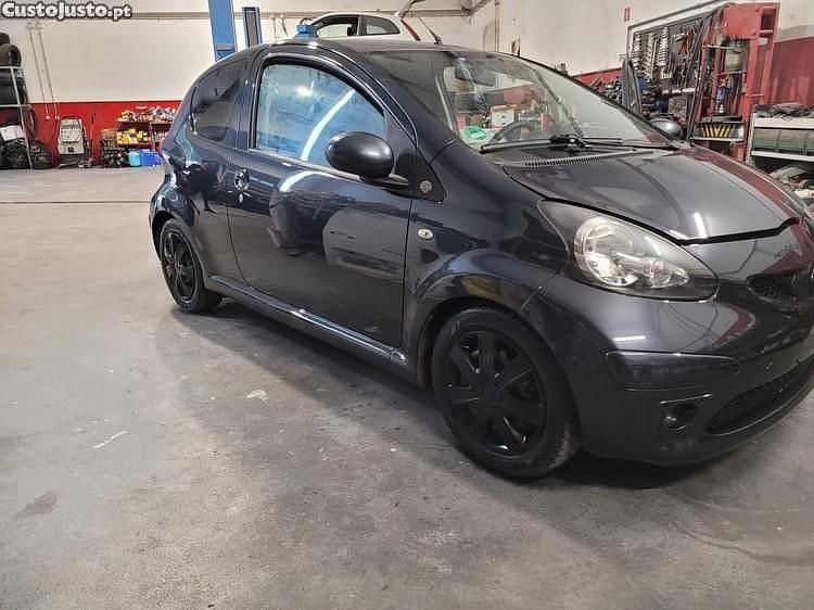 Cinza Usado 2015 Toyota Aygo Citadino | € 7.000 (Super Preço) - Imagem 1/1
