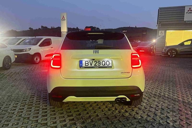 Usado Fiat 600 La Prima 136 HP (100 kW) 2025 Branco SUV