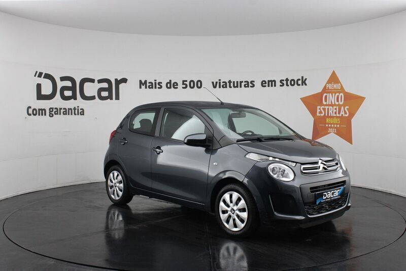 Cinza Usado 2021 Citroën C1 Feel Citadino | € 9.799 (Bom preço) - Imagem 1/3