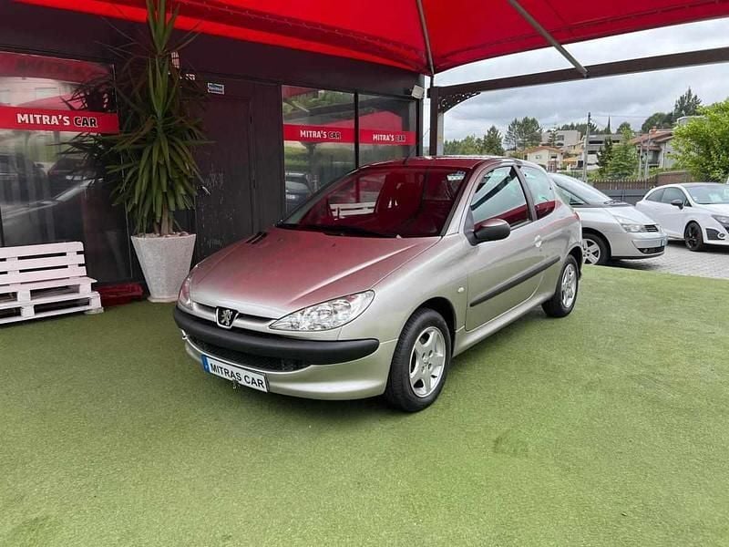 Cinzento Usado 2006 Peugeot 206 Citadino | € 3.750 (Preço justo) - Imagem 1/4