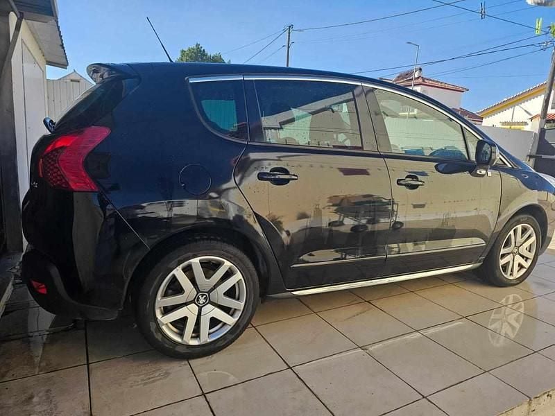 Preto Usado 2013 Peugeot 3008 Carrinha | € 10.000 - Imagem 1/4