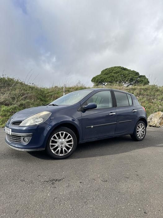 Usado Renault Clio II 75 HP (55 kW) 2007 Sedan