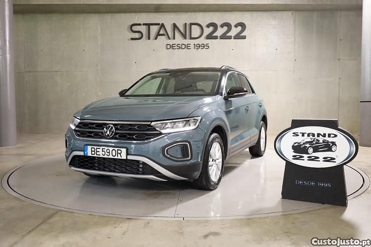 Usado VW T-Roc Life 110 HP (80 kW) 2023 Azul SUV
