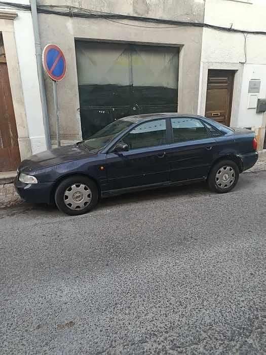 Preto Usado 1998 Audi A4 Sedan | € 2.000 - Imagem 1/2
