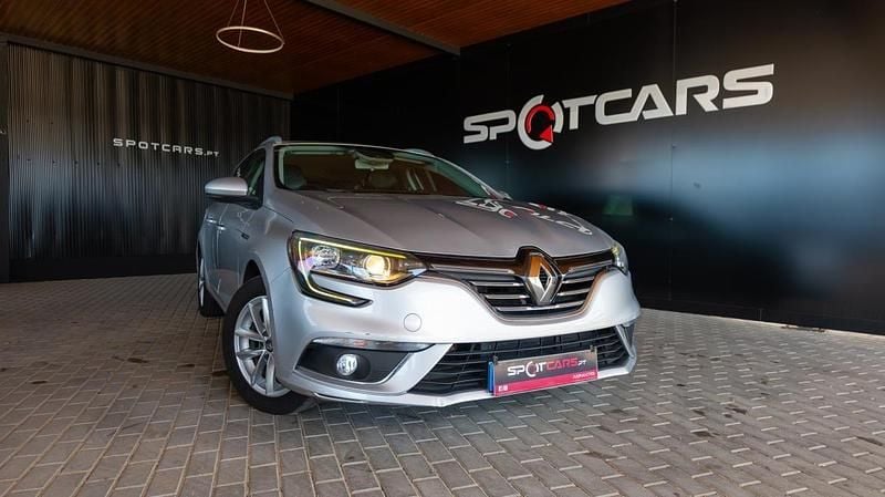 Cinzento Usado 2017 Renault Mégane IV Carrinha | € 12.990 (Preço justo) - Imagem 1/4