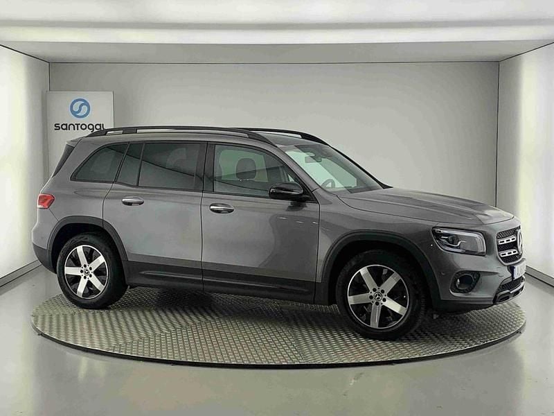 Cinzento Usado 2022 Mercedes 200 | € 41.490 - Imagem 1/4