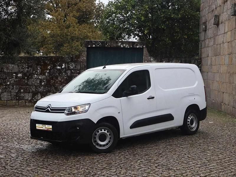 Branco Usado 2020 Citroën Berlingo Shine Monovolume | € 12.900 (Preço justo) - Imagem 1/4
