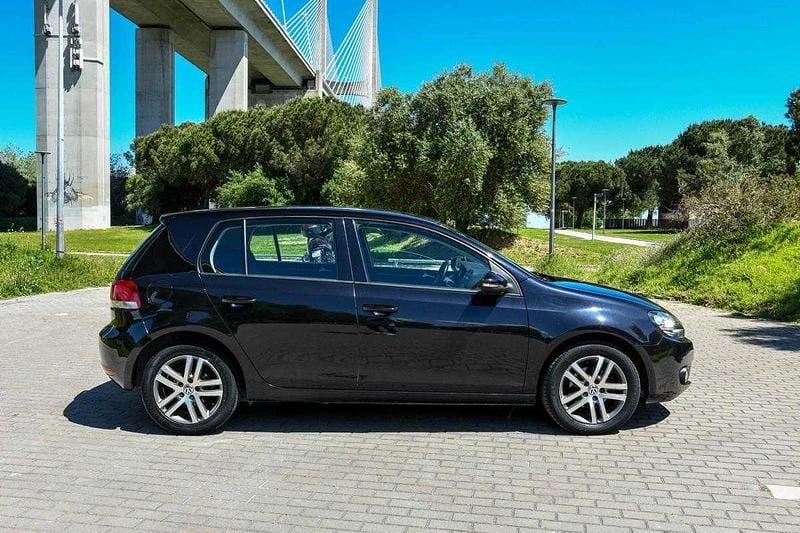 Usado VW Golf VI 105 HP (77 kW) 2009 Preto Citadino