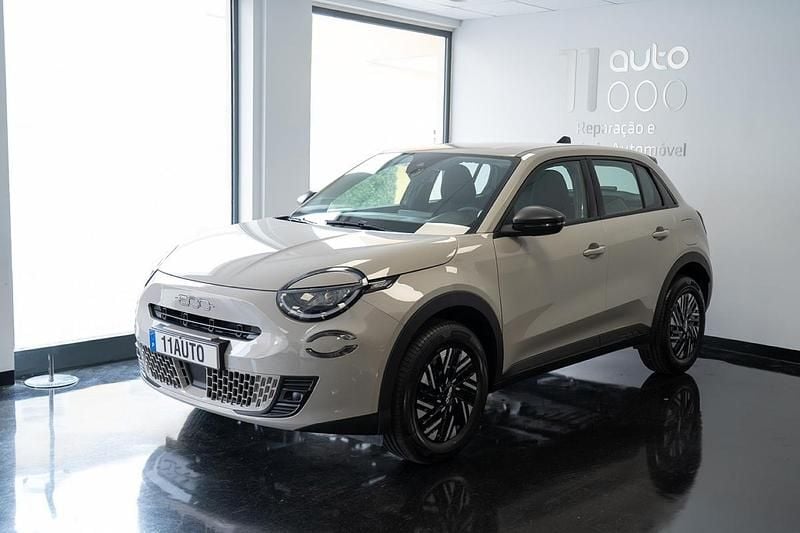 Usado Fiat 600 100 HP (73 kW) 2025 Bege SUV