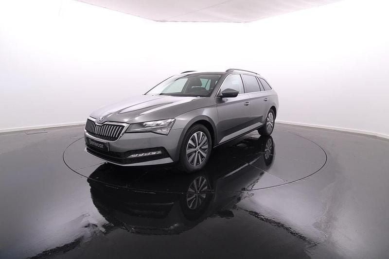 Usado Skoda Superb 150 HP (110 kW) 2023 Cinzento