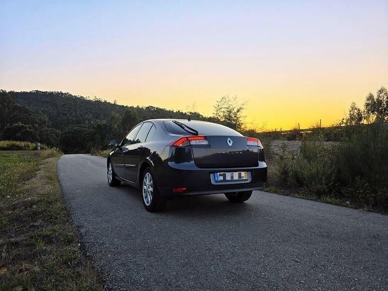 Usado 2010 Renault Laguna III Sedan | € 5.500 (Preço justo) - Imagem 1/4