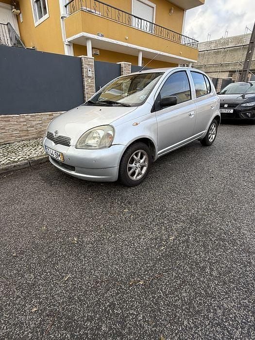 Usado 2001 Toyota Yaris Sedan | € 2.600 (Preço justo) - Imagem 1/4