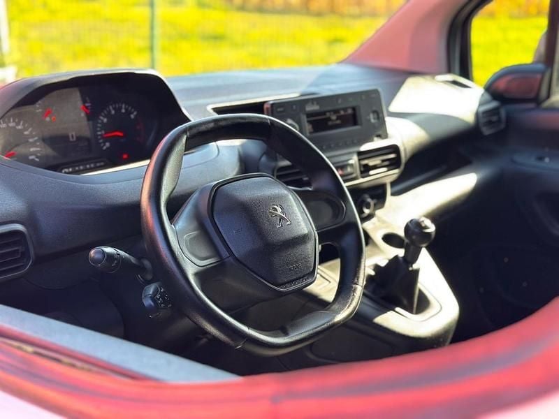 Branco Usado 2020 Peugeot Partner Monovolume | € 12.950 (Bom preço) - Imagem 1/2