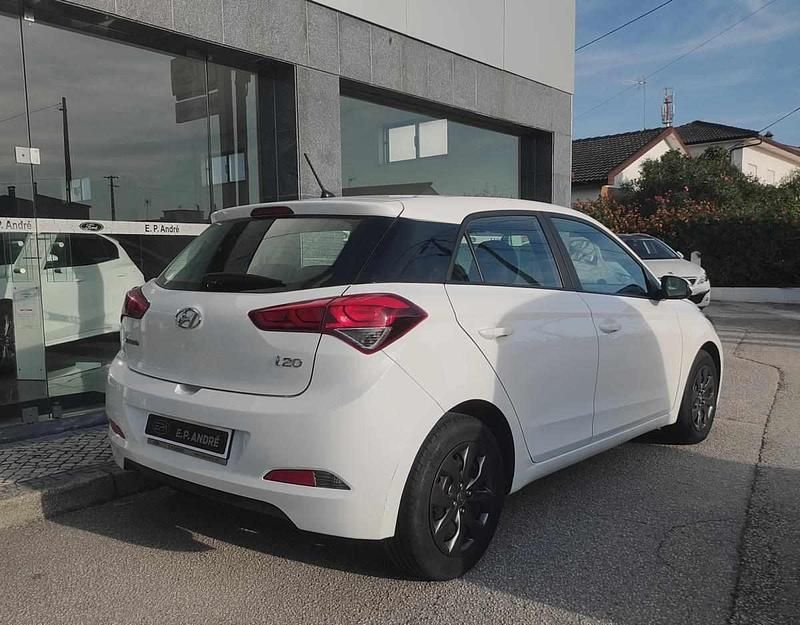 Usado Hyundai i20 75 HP (55 kW) 2017 Branco Coupé