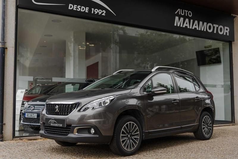 Cinzento Usado 2019 Peugeot 2008 SUV | € 12.500 (Bom preço) - Imagem 1/4