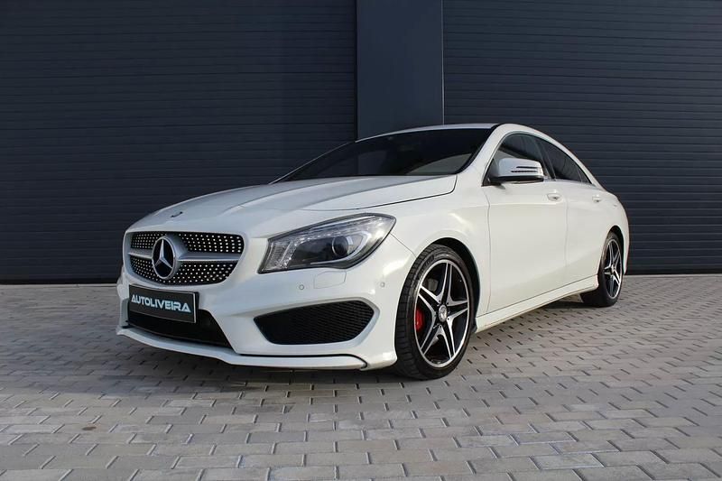 Branco Usado 2014 Mercedes CLA220 AMG line Sedan | € 23.900 - Imagem 1/4