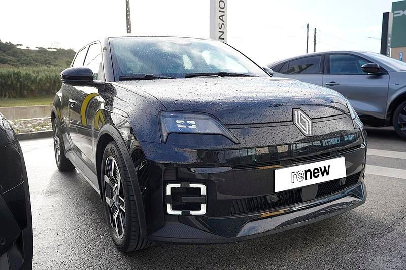 Usado Renault 5 E-Tech Techno 89 kW (122 HP) 2025 Preto