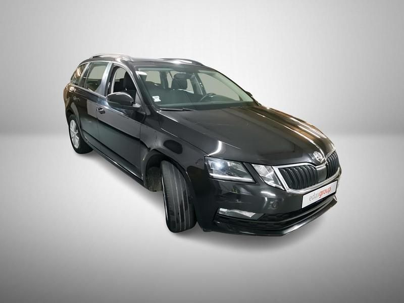 Preto Usado 2019 Skoda Octavia Carrinha | € 13.990 (Preço elevado) - Imagem 1/4