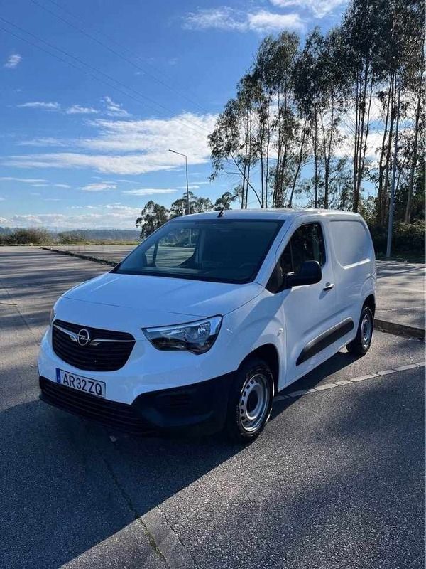 Branco Usado 2022 Opel Combo Monovolume | € 16.000 (Preço justo) - Imagem 1/4