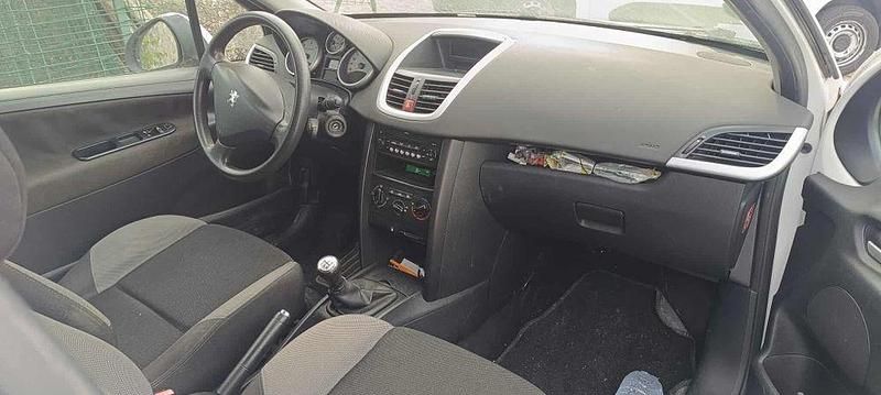 Usado 2008 Peugeot 207 | € 3.000 - Imagem 1/4