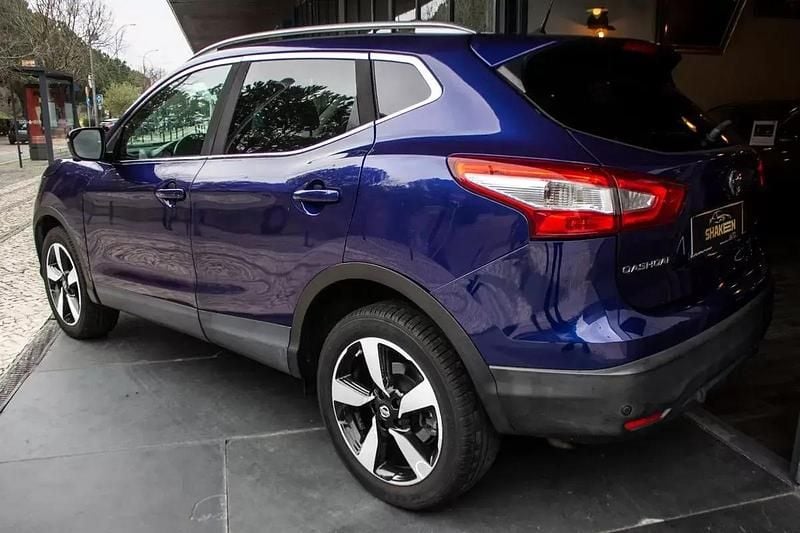 Usado Nissan Qashqai Acenta 110 HP (80 kW) 2015 Azul escuro SUV