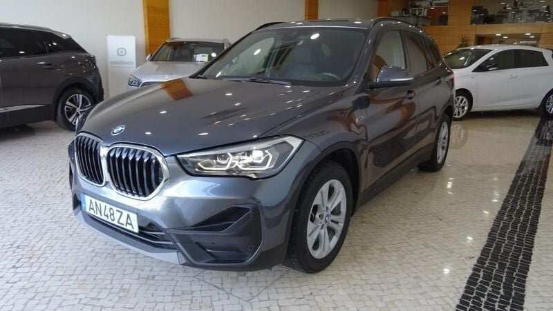 Cinzento Usado 2022 BMW X1 SUV | € 31.800 (Preço justo) - Imagem 1/4