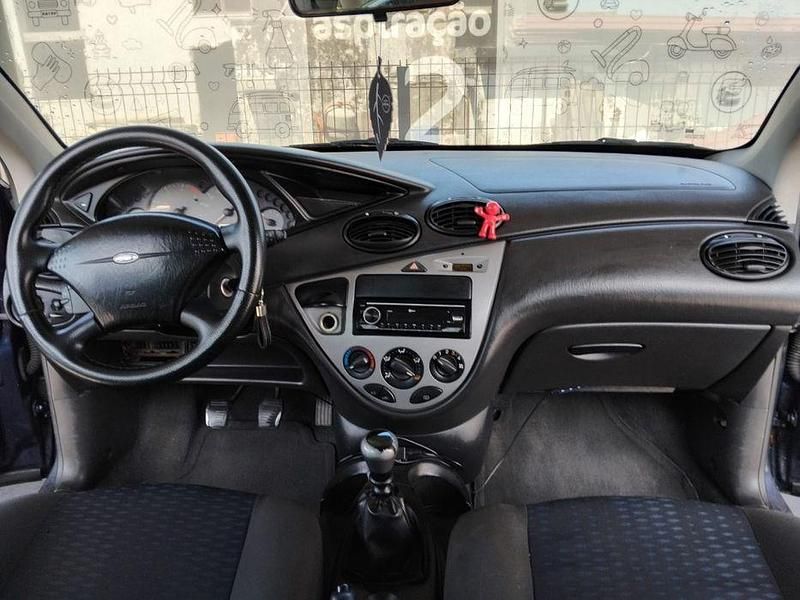Usado Ford Focus 90 HP (66 kW) 2001 Sedan