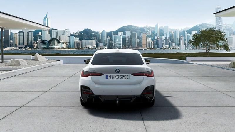 Usado BMW i4 250 kW (340 HP) 2022 Branco mineral metalizada Sedan