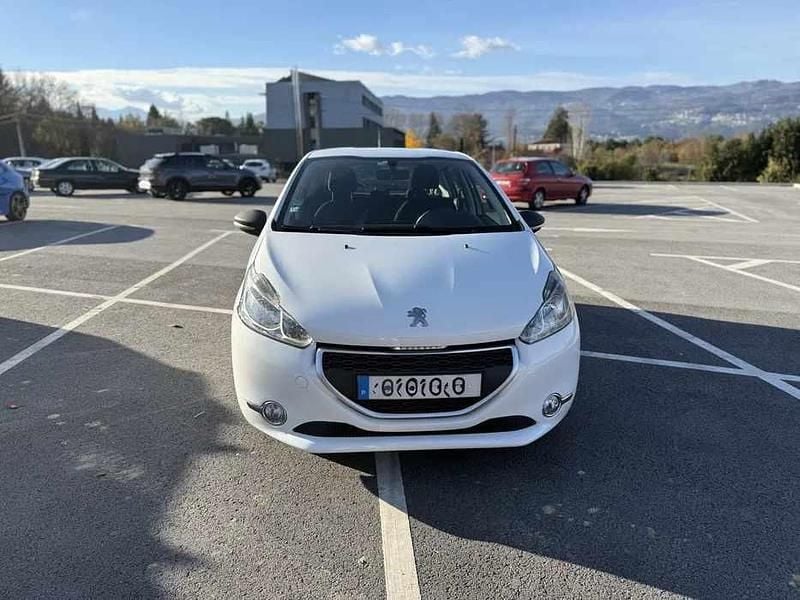 Usado Peugeot 208 68 HP (50 kW) 2013 Branco Citadino