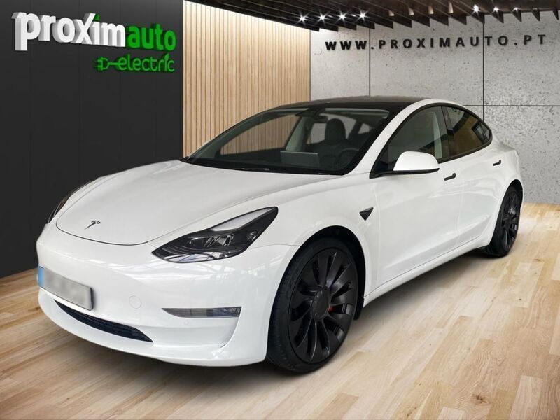 Branco Usado 2021 Tesla Model 3 Sedan | € 37.900 (Caro) - Imagem 1/4