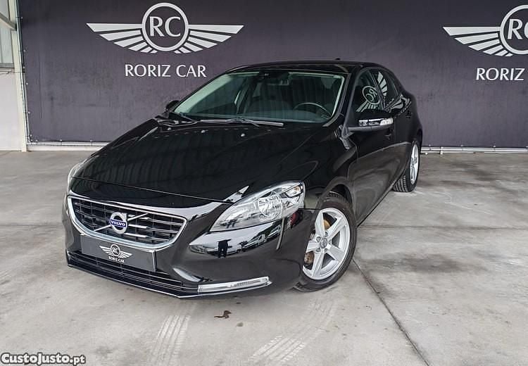 Preto Usado 2014 Volvo V40 Momentum Citadino | € 10.490 (Preço justo) - Imagem 1/1