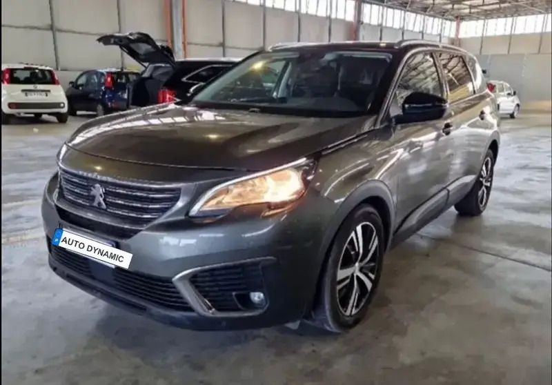 Cinzento Usado 2019 Peugeot 5008 Allure Monovolume | € 19.500 (Bom preço) - Imagem 1/4