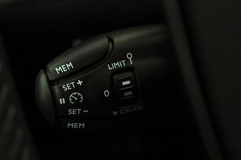 Usado 2024 Peugeot 2008 Allure SUV | € 23.999 (Preço justo) - Imagem 1/4