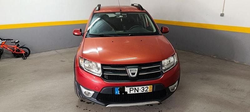 Usado Dacia Sandero Stepway 90 HP (66 kW) 2015 Sedan