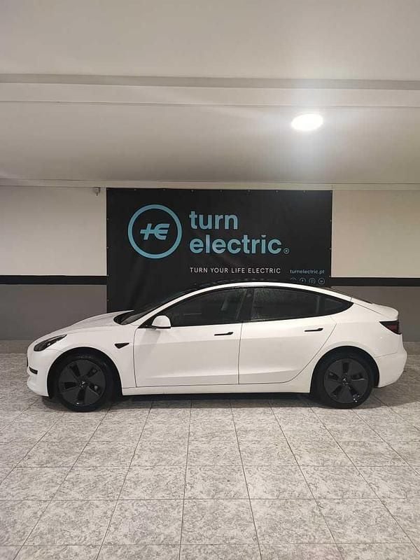 Branco Usado 2023 Tesla Model 3 Sedan | € 29.900 (Bom preço) - Imagem 1/4