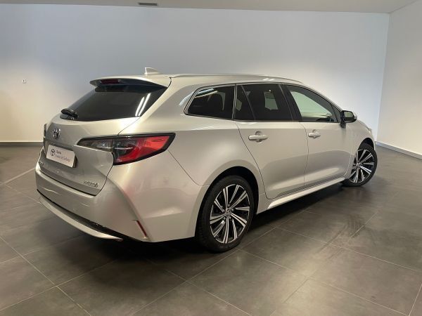 Usado Toyota Corolla Comfort 122 HP (89 kW) 2021 Cinza perola (metalizado) Carrinha