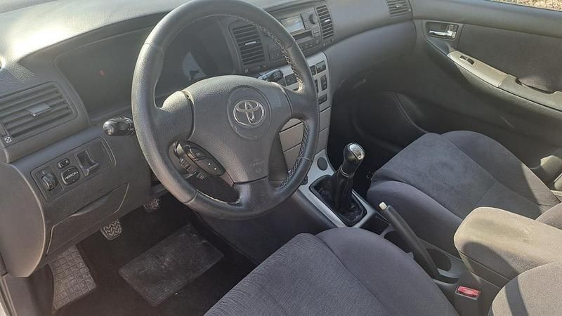 Usado Toyota Corolla 97 HP (71 kW) 2003 Cinzento
