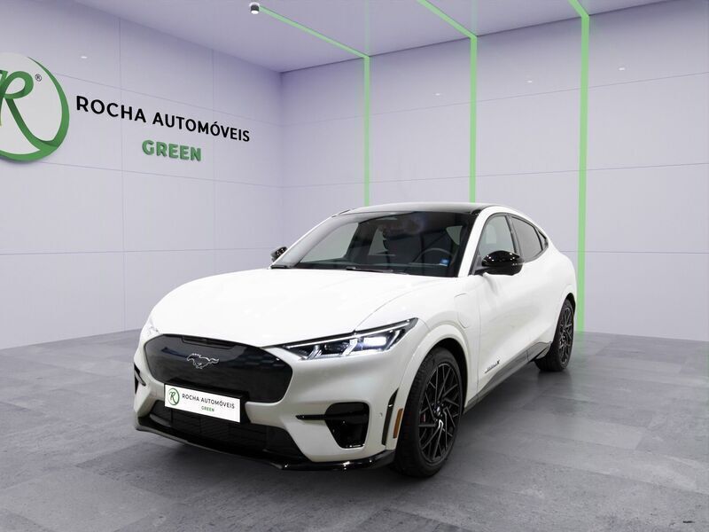 Branco Usado 2023 Ford Mustang Mach-E GT SUV | € 51.999 - Imagem 1/4