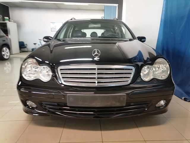 Usado Mercedes C180 143 HP (105 kW) 2004 Preto Carrinha