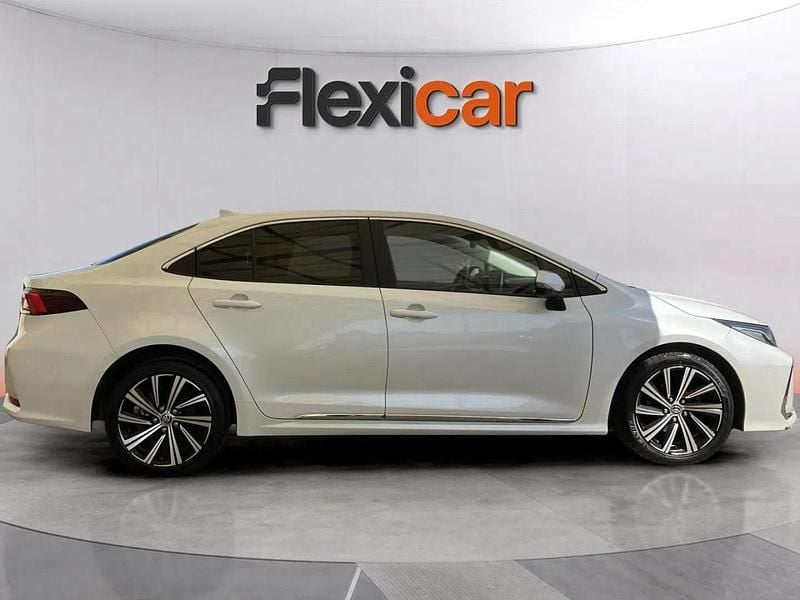Branco Usado 2022 Toyota Corolla Sedan | € 23.990 (Preço justo) - Imagem 1/4
