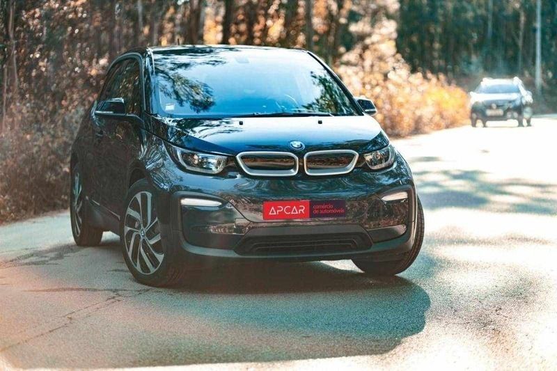 Azul Usado 2018 BMW i3 Comfort Edition Citadino | € 25.000 - Imagem 1/4