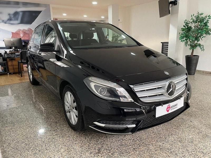 Usado Mercedes B180 Edition 109 HP (80 kW) 2014 Preto Monovolume