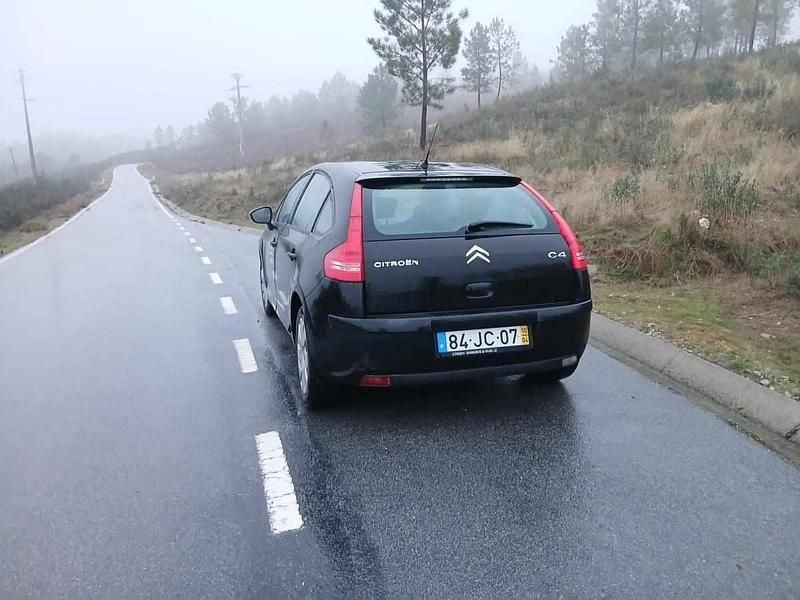 Usado Citroën C4 90 HP (66 kW) 2010 Preto Coupé